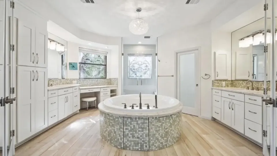 Bathroom Remodeling project by Maverick Remodeling, photo 11